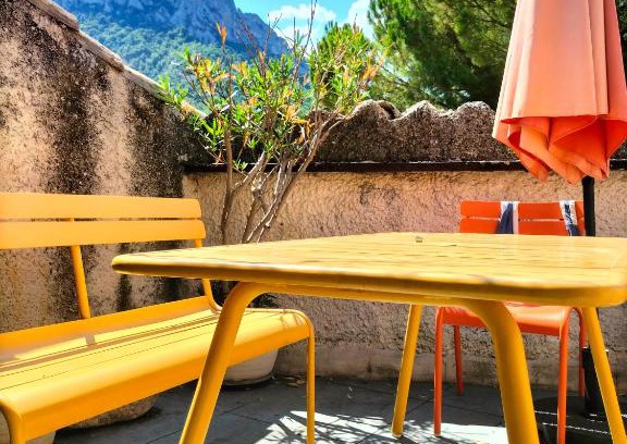 Buis-les-Baronnies House | Pet-Friendly Maison de Ville in Buis les Baronnies