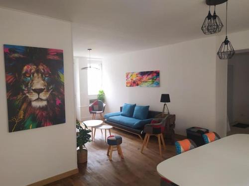 Civray House | Bright Urban Retreat with Family and Pet-Friendly Amenities