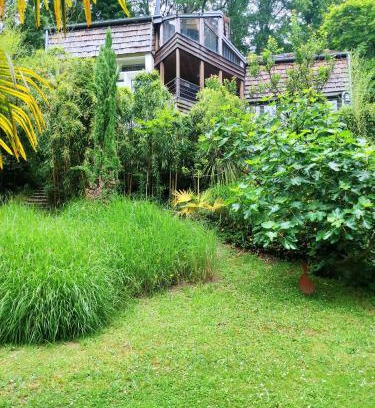 Bievres Bed & Breakfast | Experience Comfort at Maison des Bois: Family-Friendly Stay