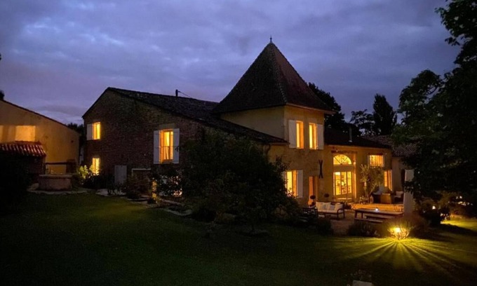 Les Esseintes House | Discover Comfort at Maison des Quatre Saisons