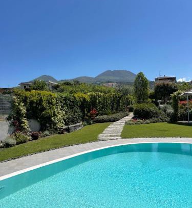 Ercolano Bed & Breakfast | Experience Maison Di Fiore B&B: Oceanfront Bliss Awaits