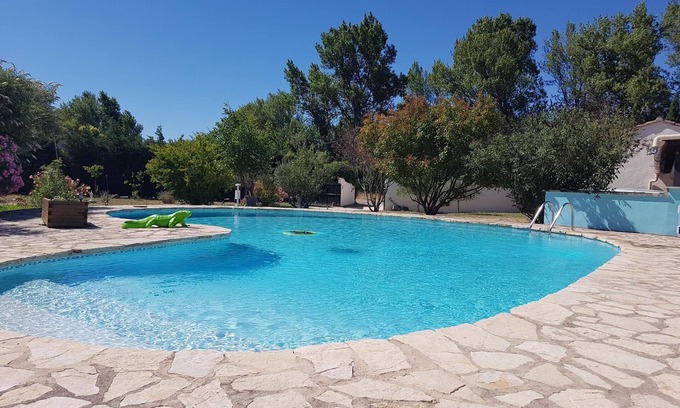Cabrieres-d'Avignon Villa | Spacious Maison Double for Groups Up to 15 People