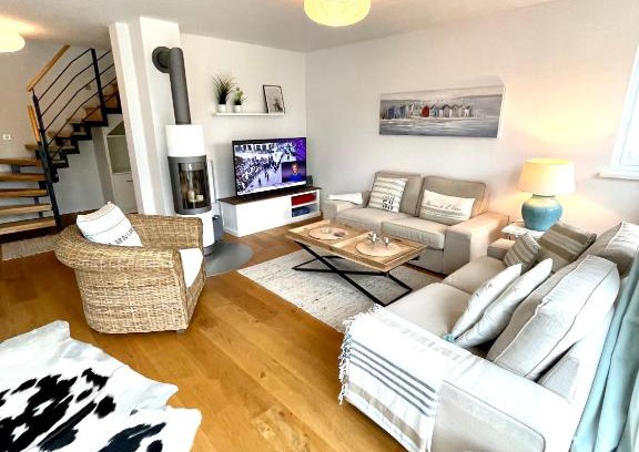 Niendorf Apartment | Child-Friendly Haven at Maison du Port - Guest Rated 9.7