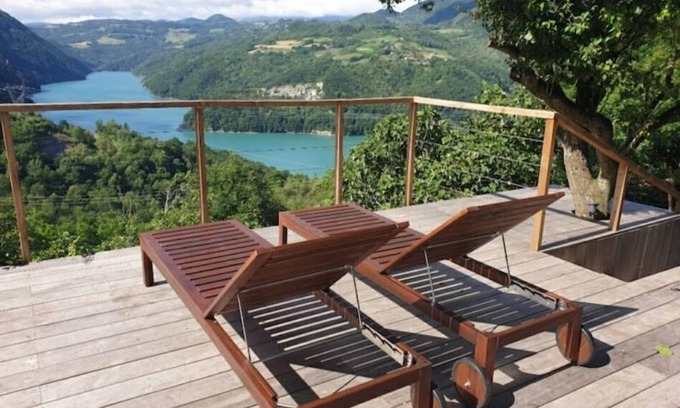 Notre-Dame-de-Commiers House | Escape to Maison Entre Lac et Montagnes with Nordic Bathing