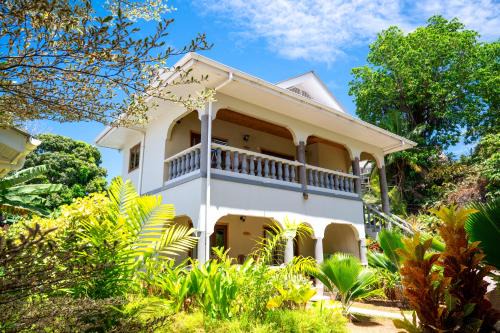 La Passe Apartment | Unforgettable Oceanfront Stay at Maison Ed-Elle, 4 Stars