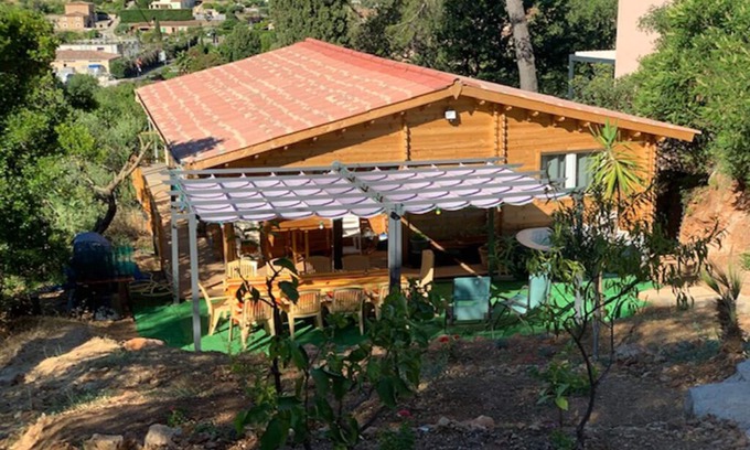 Sollies-Toucas House | Relaxing Maison en Bois: Enjoy Spa and Hot Tub Amenities