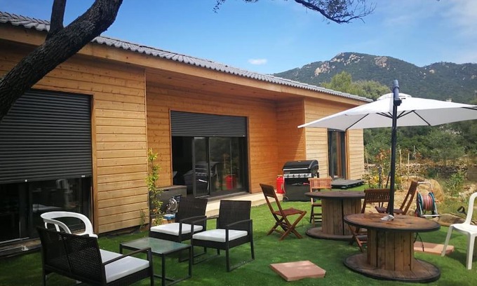 Monacia-d'Aullene House | Oceanfront Retreat: Guest Rated 9.7 at Maison en Corse