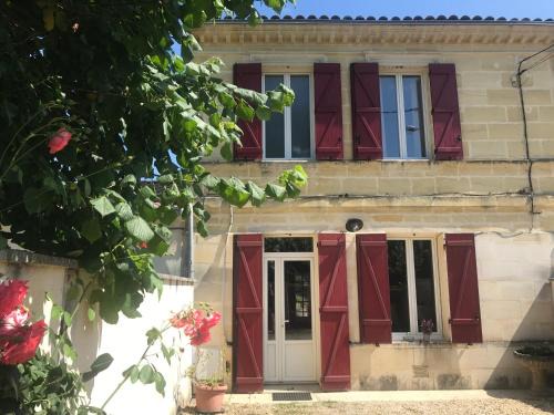 Camblanes-et-Meynac House | Cozy Stone House with Garden Near Bordeaux, Pet Friendly