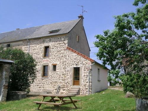 Nizerolles House | Family Retreat at Charme à la Ferme with Playful Amenities