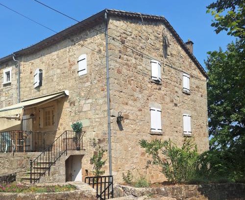 Ribes House | Maison en pierre avec piscine
