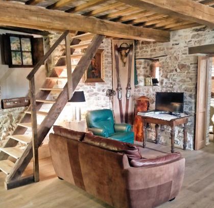 Acquacanina Ski Chalet | Experience Oceanfront Bliss at Maison en Pierre