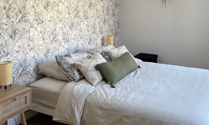 Sainte-Terre House | Cozy Maison in Heart of Sainte-Terre - Family Friendly Getaway