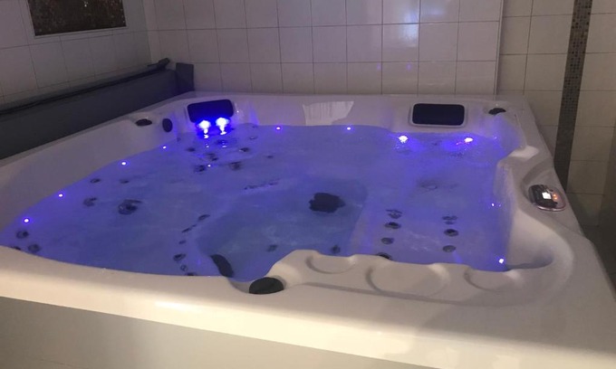 Aouste-sur-Sye House | Relax in a Private Spa at Maison Entière Bulle sur Sye