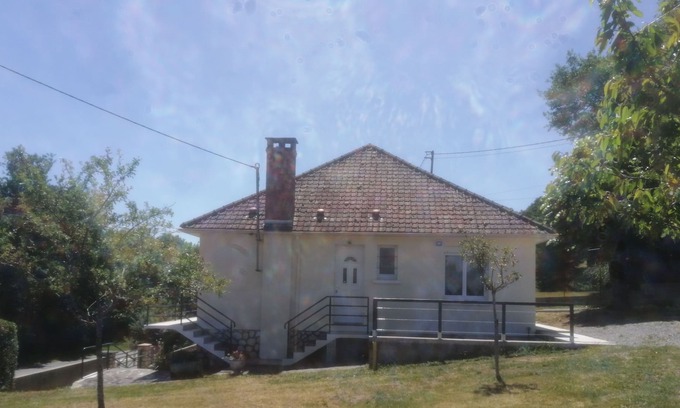 Ceaulmont House | Maison Entierrement Rénovée