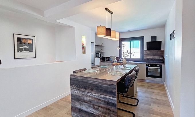 Colombiers House | Relax at Maison Entre Canal et Mer: Family-Friendly Retreat