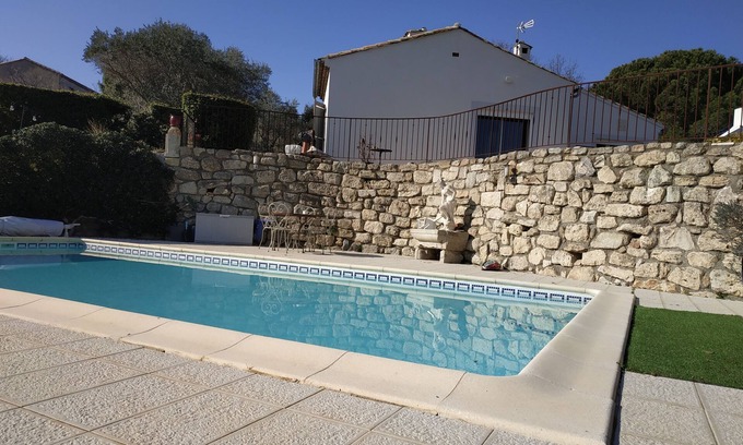 Pailhes House | Relaxing Retreat: Maison et Piscine in Languedoc’s Vines