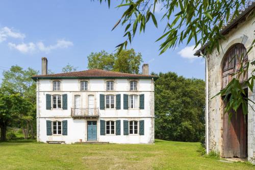Ustaritz House | Exquisite Maison Etxeparea: Pet & Child Friendly Retreat