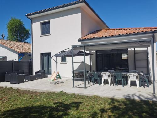 Andernos-les-Bains House | Family-Friendly Stay at Maison Familiale Andernos - 8.9/10