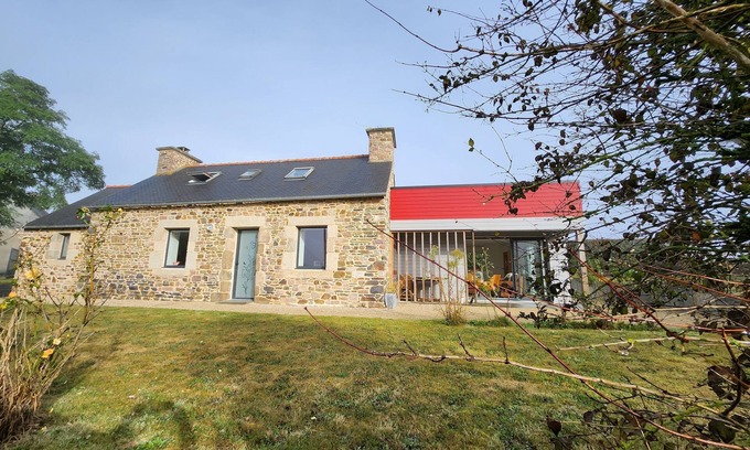 Yvias House | Cozy Family Retreat at Maison Familiale à la Campagne