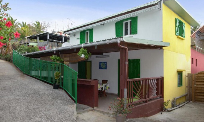 Le Portail House | Family-Friendly Maison A Saint Leu with 9.9 Guest Rating