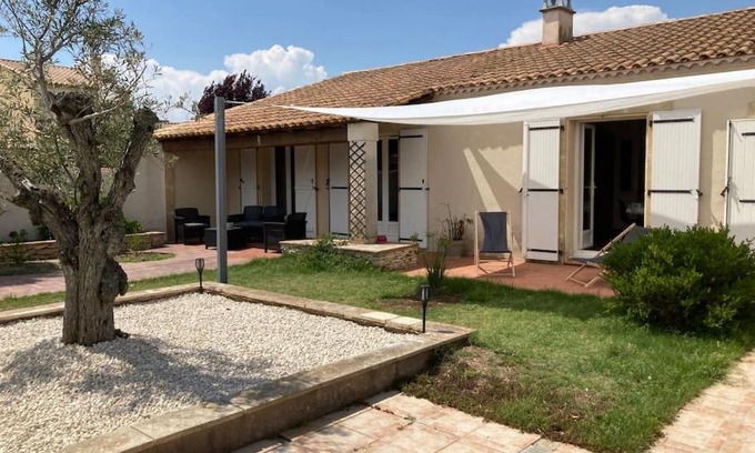 Aubord House | Family-Friendly Stay at Maison Uchaud with Kitchen Access
