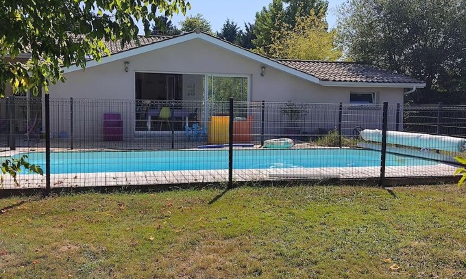 Le Barp House | Family-Friendly Escape with Pool near Bordeaux and Lakes