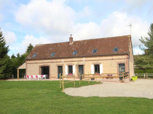 Moussonvilliers House | Family Retreat with Sauna, Games & Enclosed Garden in Perche