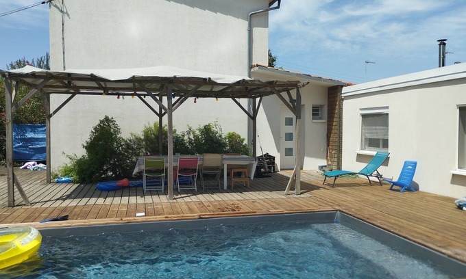 Gradignan House | Family-Friendly Retreat with Pool and Trampoline Fun