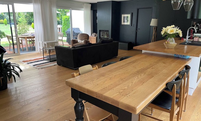 Latresne House | Your Family Retreat in a Peaceful Haven