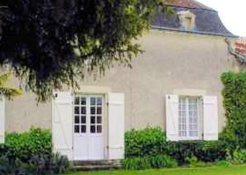 Braslou House | Peaceful Family Retreat Near Braslou with Garden Access