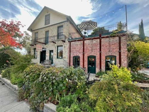 Yountville Hotel | Indulge in Oceanfront Luxury at Maison Fleurie Inn