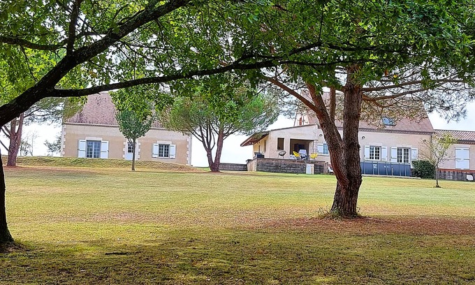 Saint-Aubin-de-Lanquais House | Serene Maison de Charme with Pool & Lake View Retreat