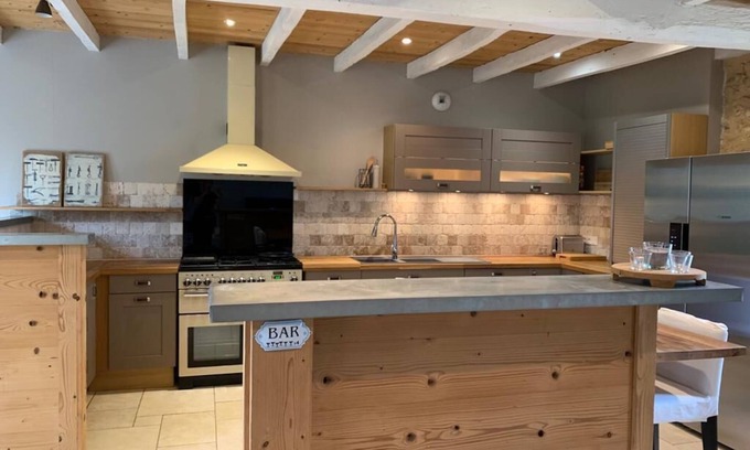 Saint-Julien-de-Crempse House | Explore Maison: Bergerie d'en Haut with Ocean View & Pool