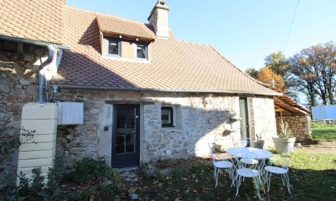 Saint-Mamet-la-Salvetat House | Renovated Countryside Retreat with Spa and Pet-Friendly Policy