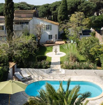 Plage de la Garonnette Villa | Inviting Maison Fruitier with Pool Steps from the Beach