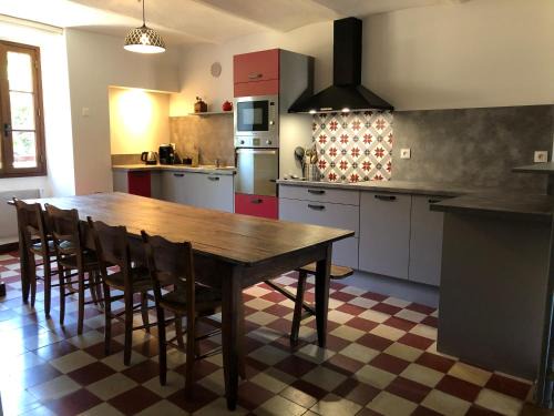 Vallon-Pont-d'Arc House | Relax at Maison Gîte Vallon Pont d'Arc with Pool & Restaurant