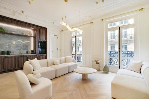 Champs-Elysees Apartment | Modern Maison Galante - Family-Friendly Apartments in Paris