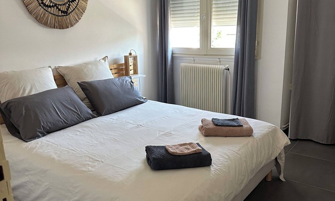 Beziers Villa | Cozy Maison Guyenne: Ocean View with Family-Friendly Amenities