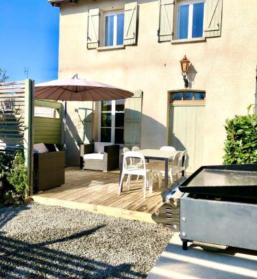 Val d'Issoire House | Relax at Maison Hirondelles Gîtes: Oceanfront with Pool