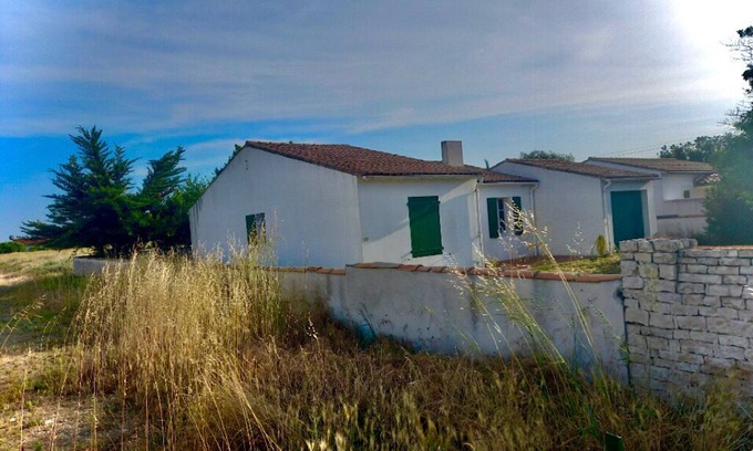 Sainte-Marie-de-Re House | Discover Maison Idéalement Située: Pet-Friendly Luxury Escape