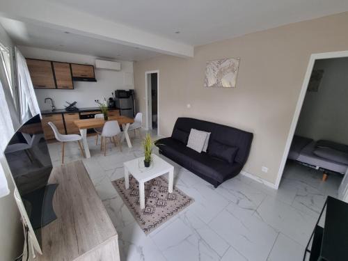 Mitry-Mory Apartment | Family-Friendly Maison Indépendante Near Disney Roissy