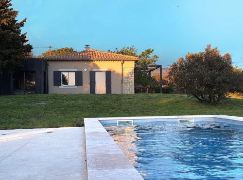 Taulignan Villa | Private Home with Pool - Family and Pet Friendly Retreat