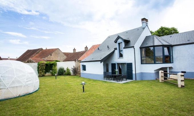 Bussieres (Yonne) House | Discover Maison Indigo: Oceanfront Escape with 9.4 Rating