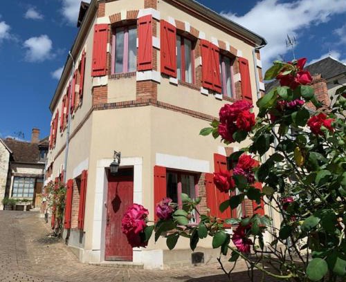 Mennetou-sur-Cher House | Discover Maison Jeanne d’Arc: Family-Friendly and Top Rated