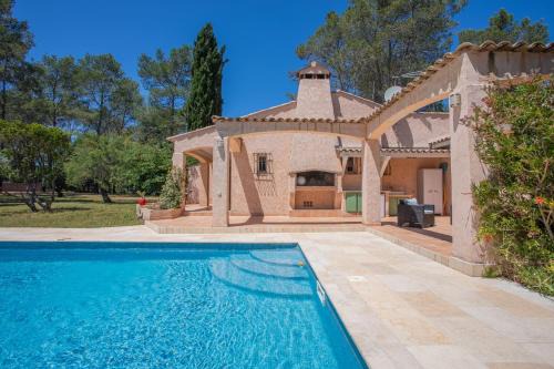 Puget-sur-Argens House | Experience Comfort at La Lieutenante - 4-Star Retreat