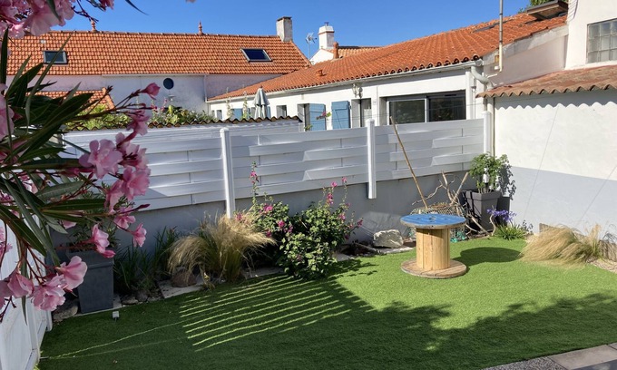 La Gueriniere House | Ideal Maison la Plage: Family-Friendly Stay 200m from Beach