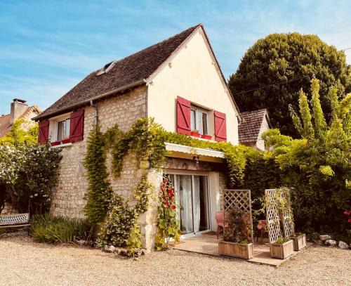 Port-Mort House | Serene Maison La Plage in a Tranquil Green Setting