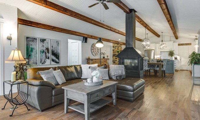 Memphremagog Regional County Municipality House | Discover Maison La Zénitude: Spa & Family-Friendly Retreat
