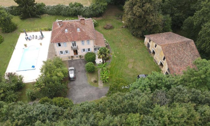 Castelnau-Chalosse Bed & Breakfast | Experience Maison Lalanne: Oceanfront Haven with Pool