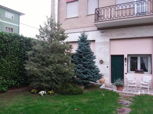 L'Aquila Bed & Breakfast | Inviting Maison Lavande: Wheelchair Accessible & Family-Friendly